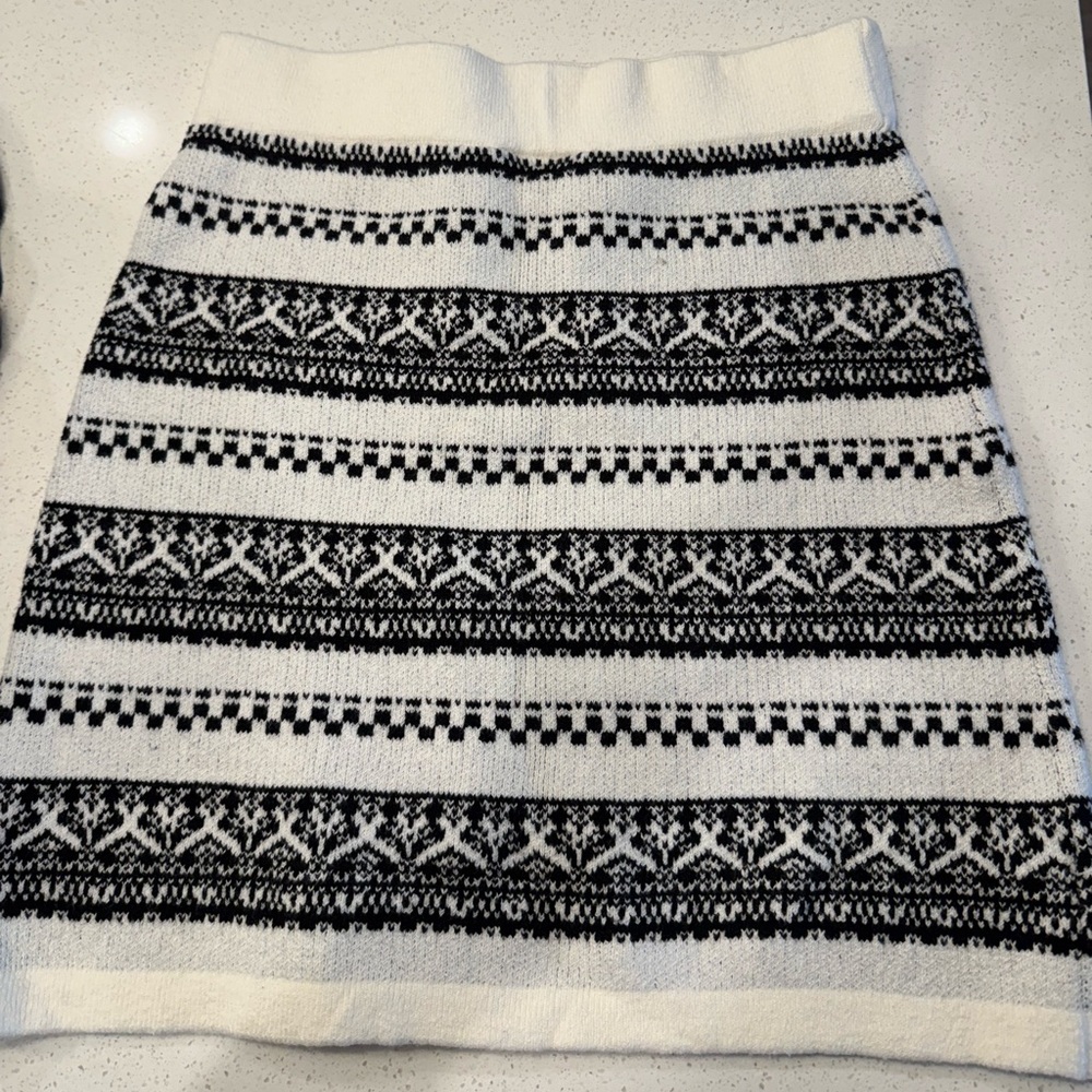 LOFT mini knit winter skirt in black and white